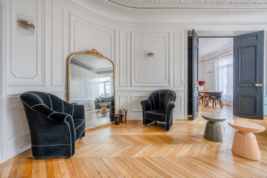 Intérieur immobilier lumineux